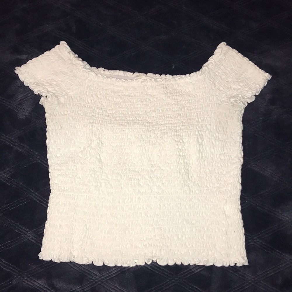 Off the shoulders crunchy crop top